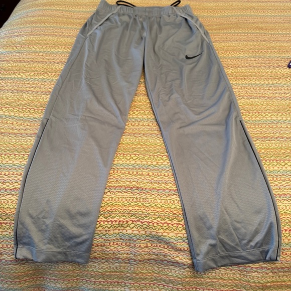 Nike Dri-Fit Grey Joggers with Elastic Waistband and Athletic Cut Size Medium - Picture 8 of 11